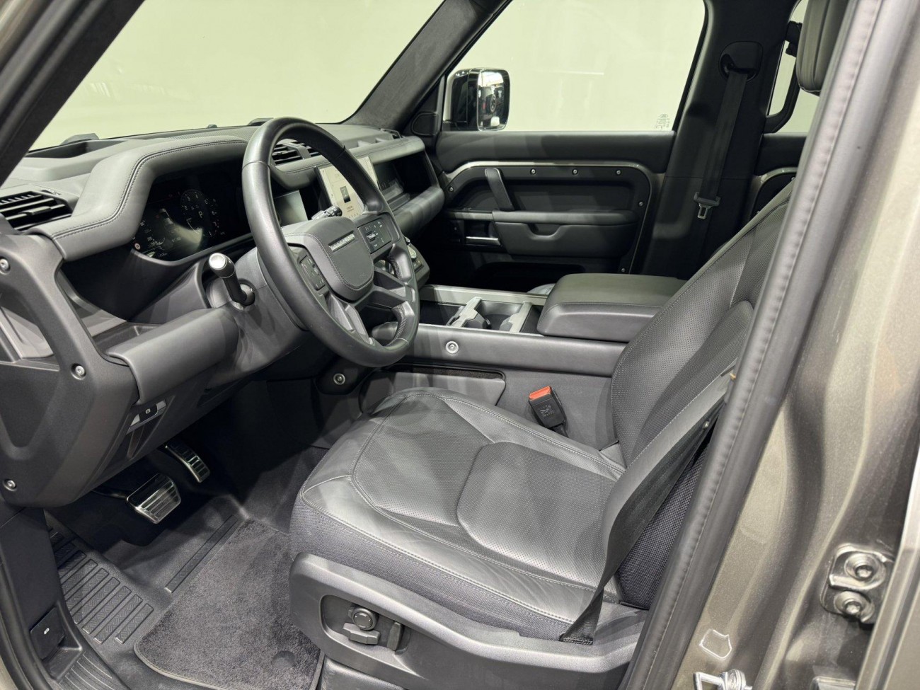 Land Rover Defender 2024