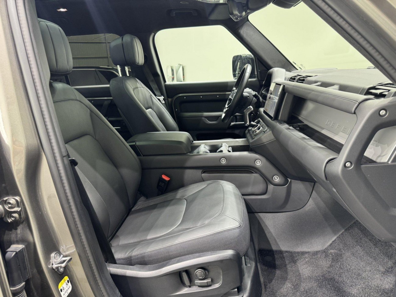 Land Rover Defender 2024