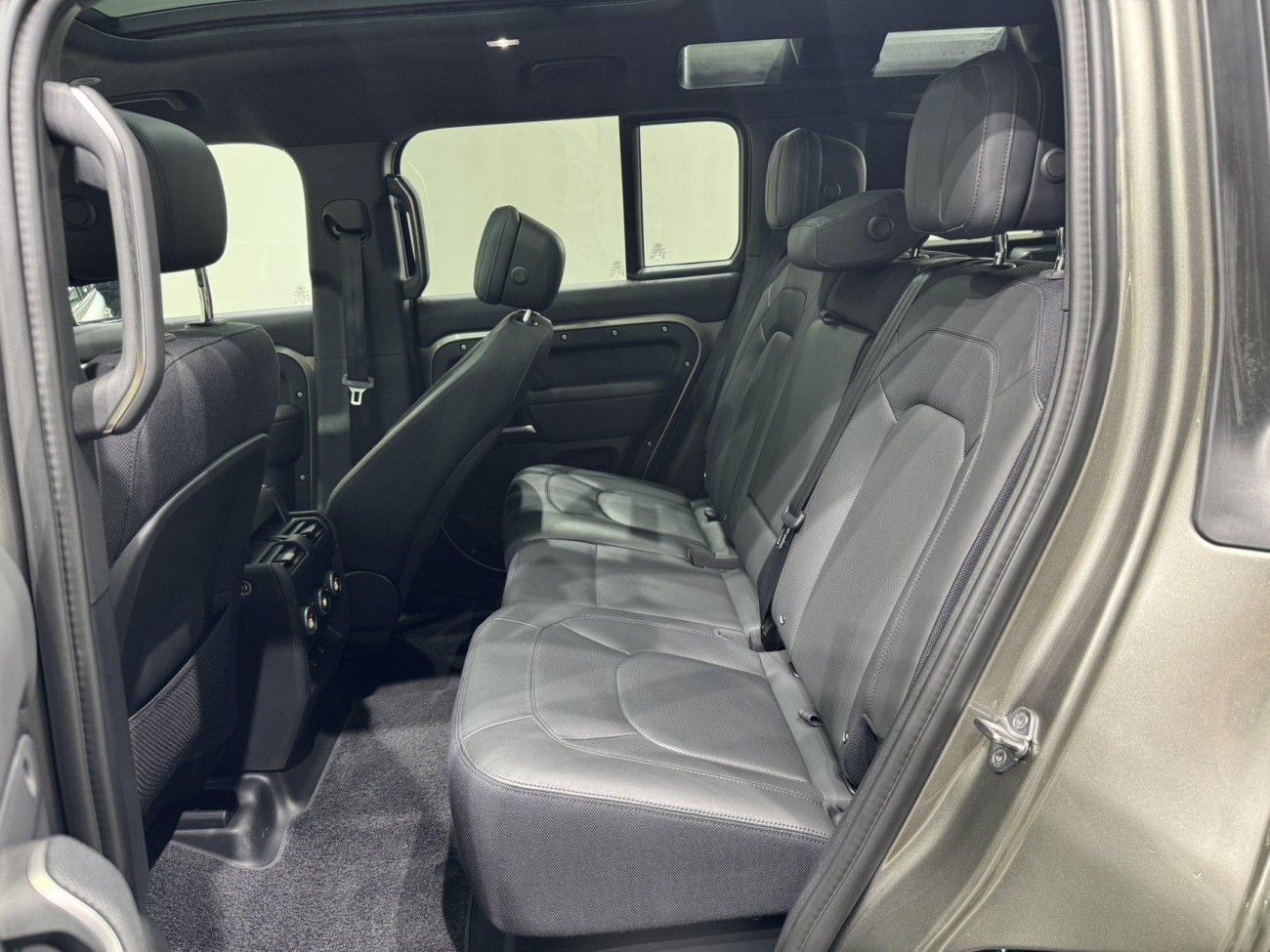 Land Rover Defender 2024