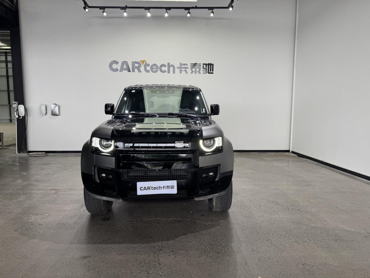 Land Rover Defender 2024