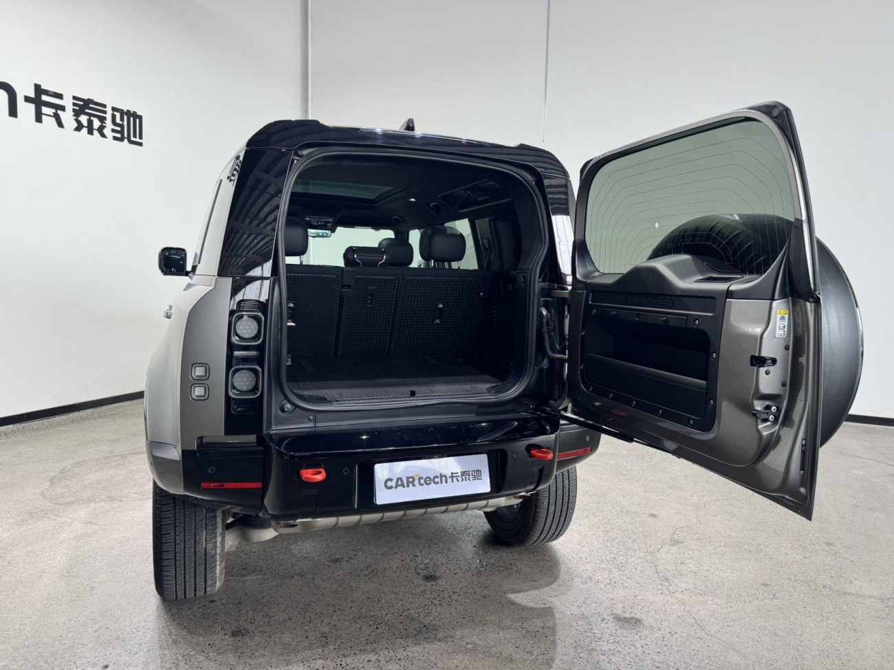 Land Rover Defender 2024
