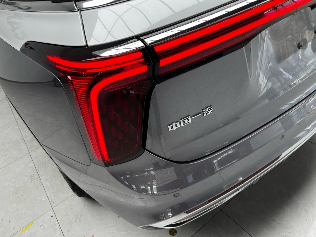 Hongqi E-HS9 2023