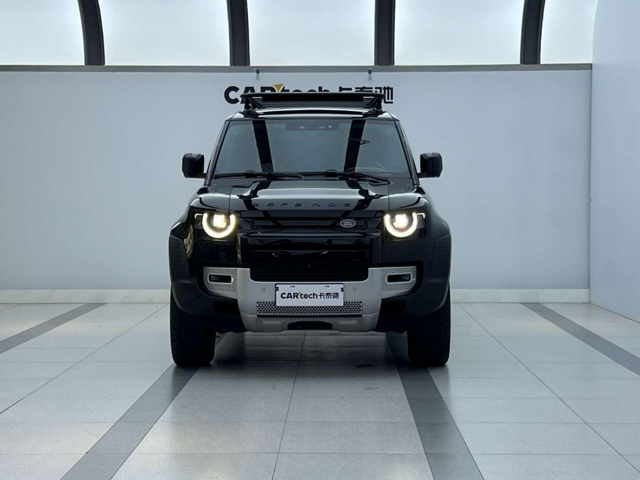 Land Rover Defender 2024