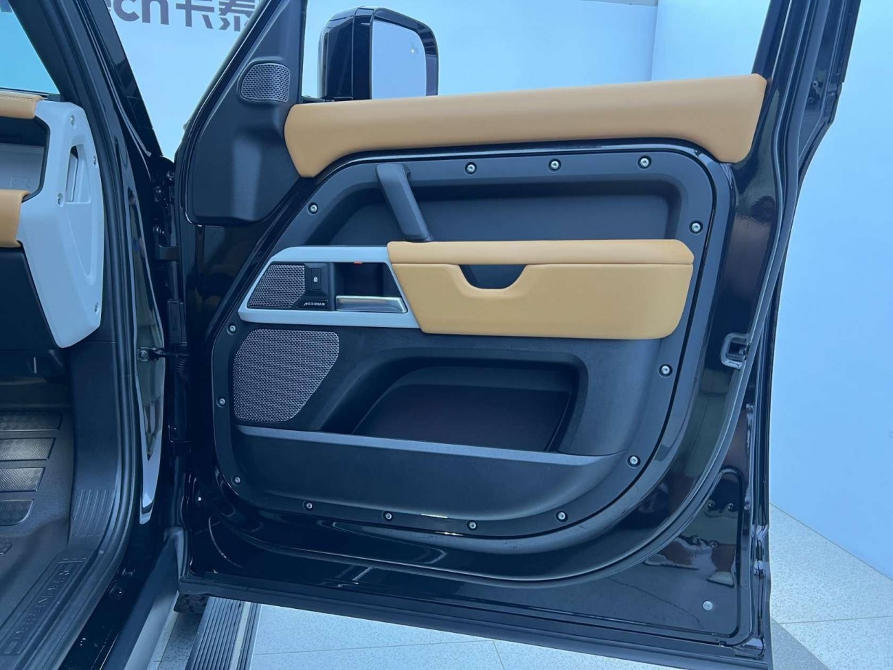 Land Rover Defender 2024