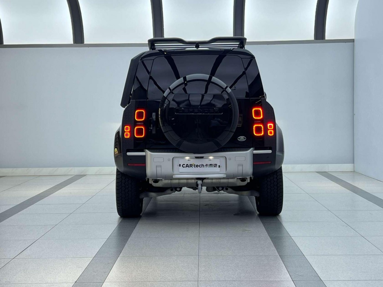 Land Rover Defender 2024