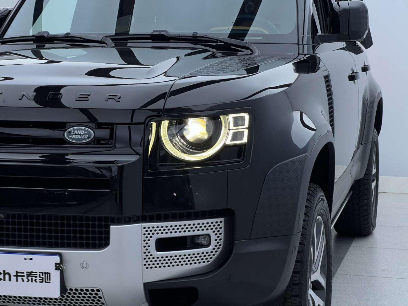 Land Rover Defender 2024