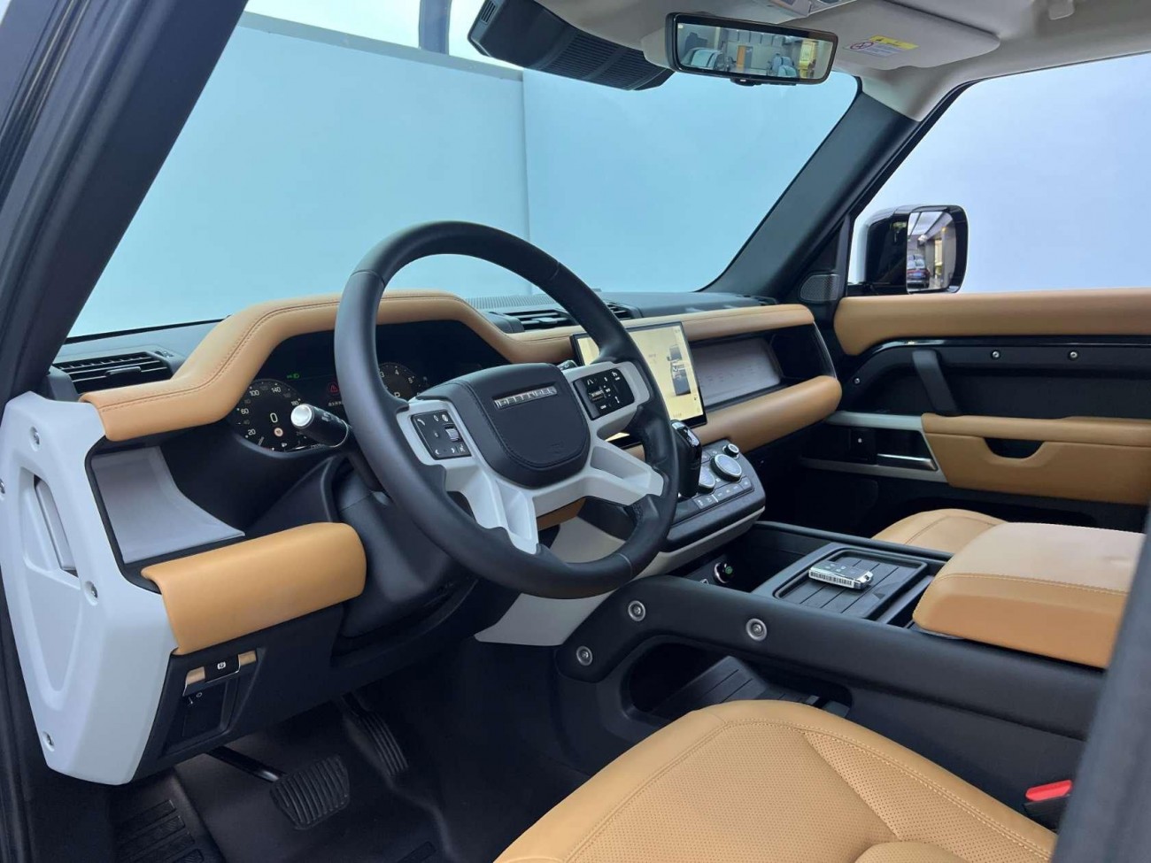 Land Rover Defender 2024