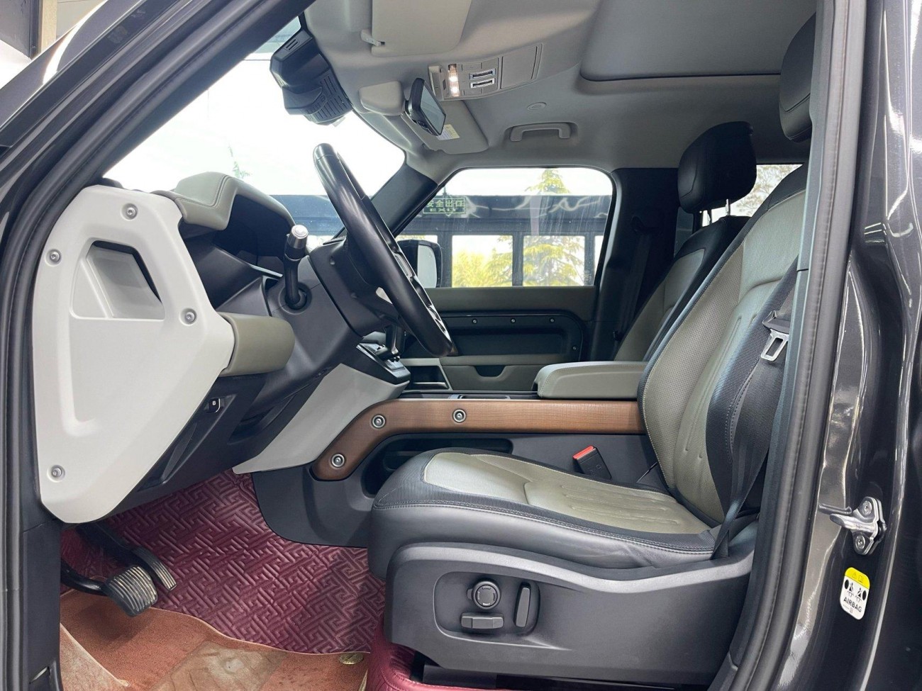 Land Rover Defender 2021