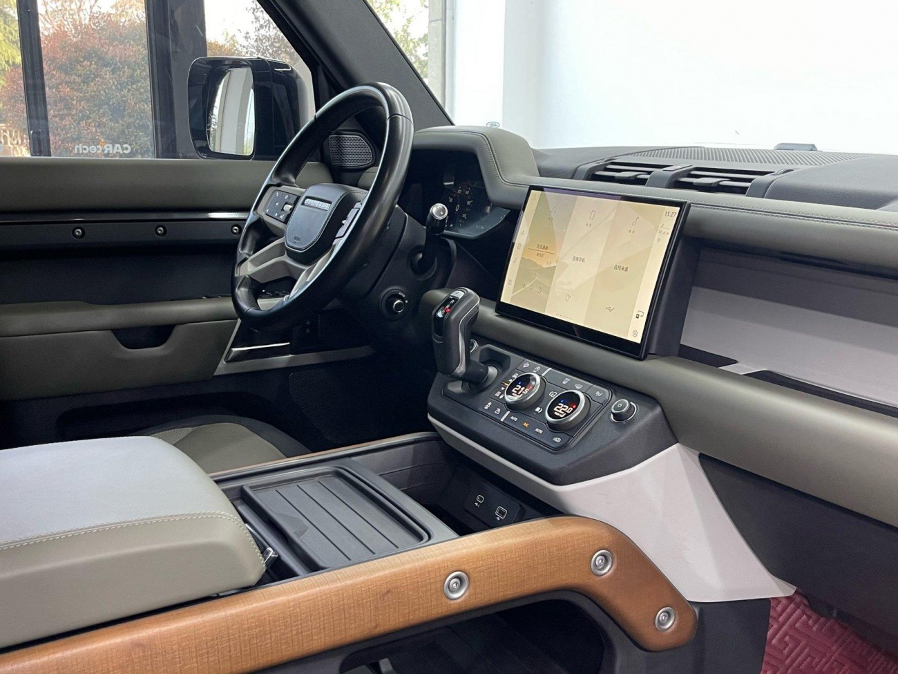 Land Rover Defender 2021
