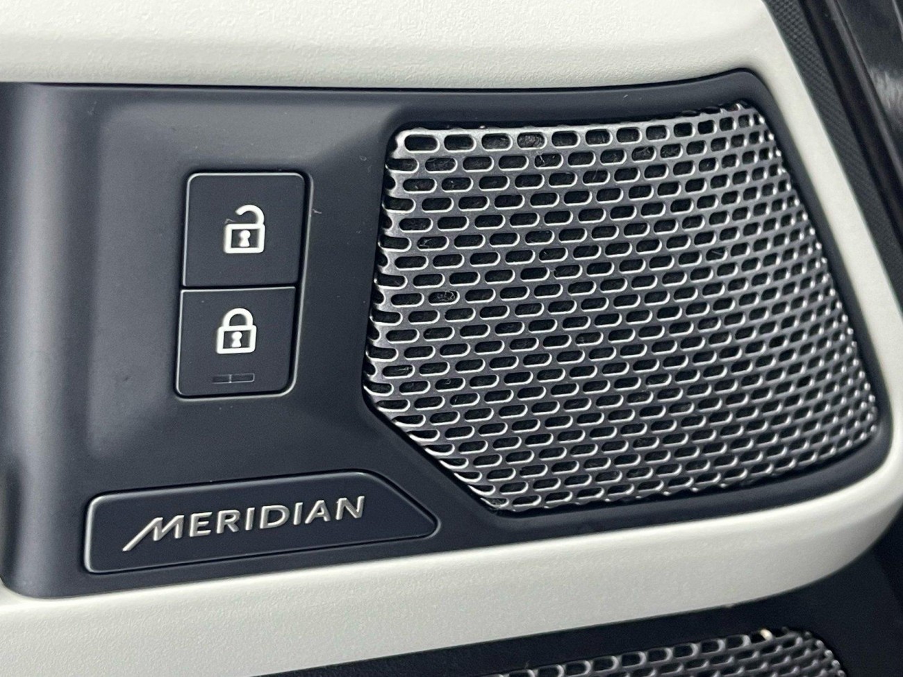 Land Rover Defender 2021