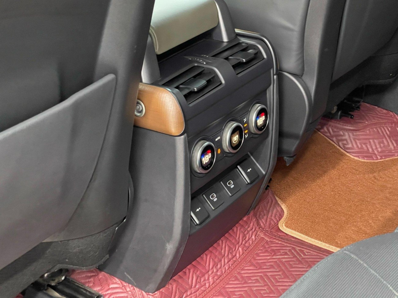 Land Rover Defender 2021