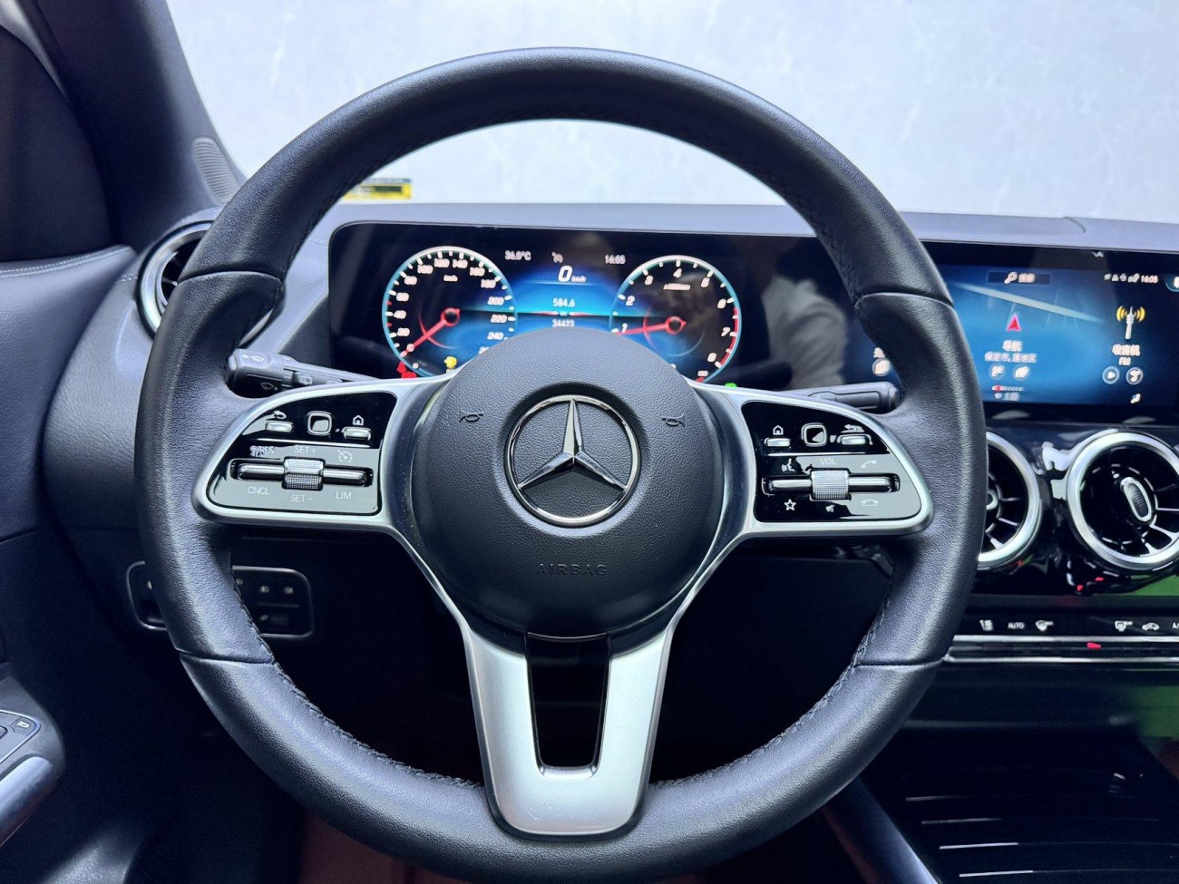 Mercedes-Benz GLA 200 2022