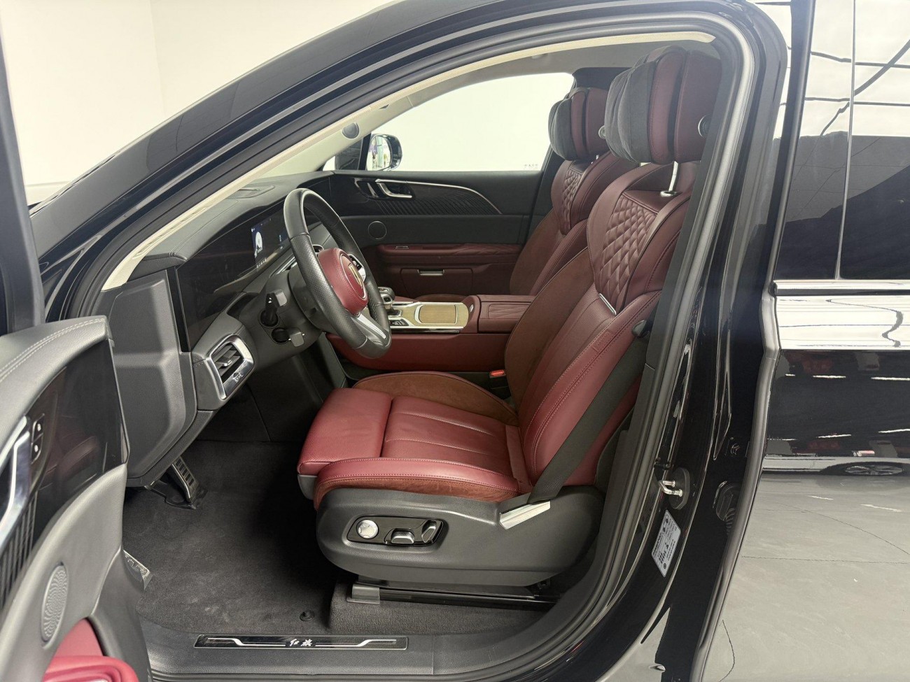 Hongqi E-HS9 2023