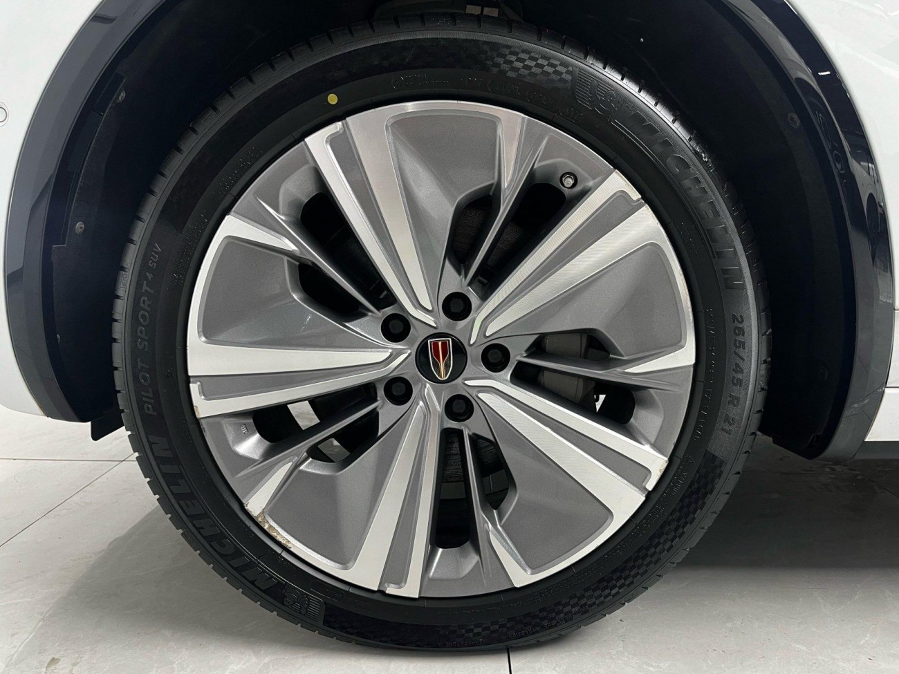 Hongqi E-HS9 2023