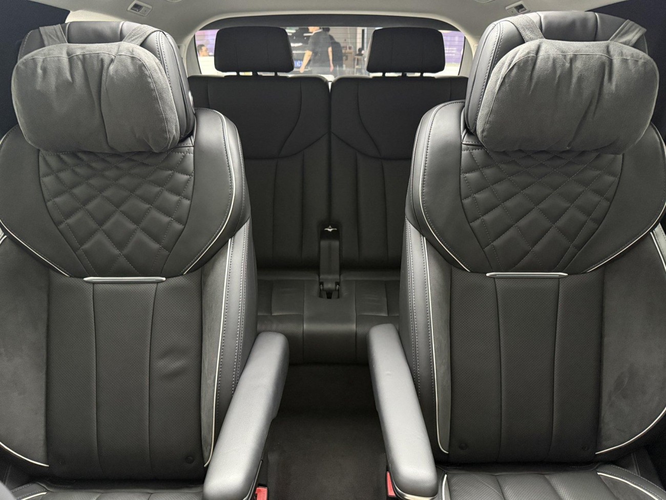 Hongqi E-HS9 2023