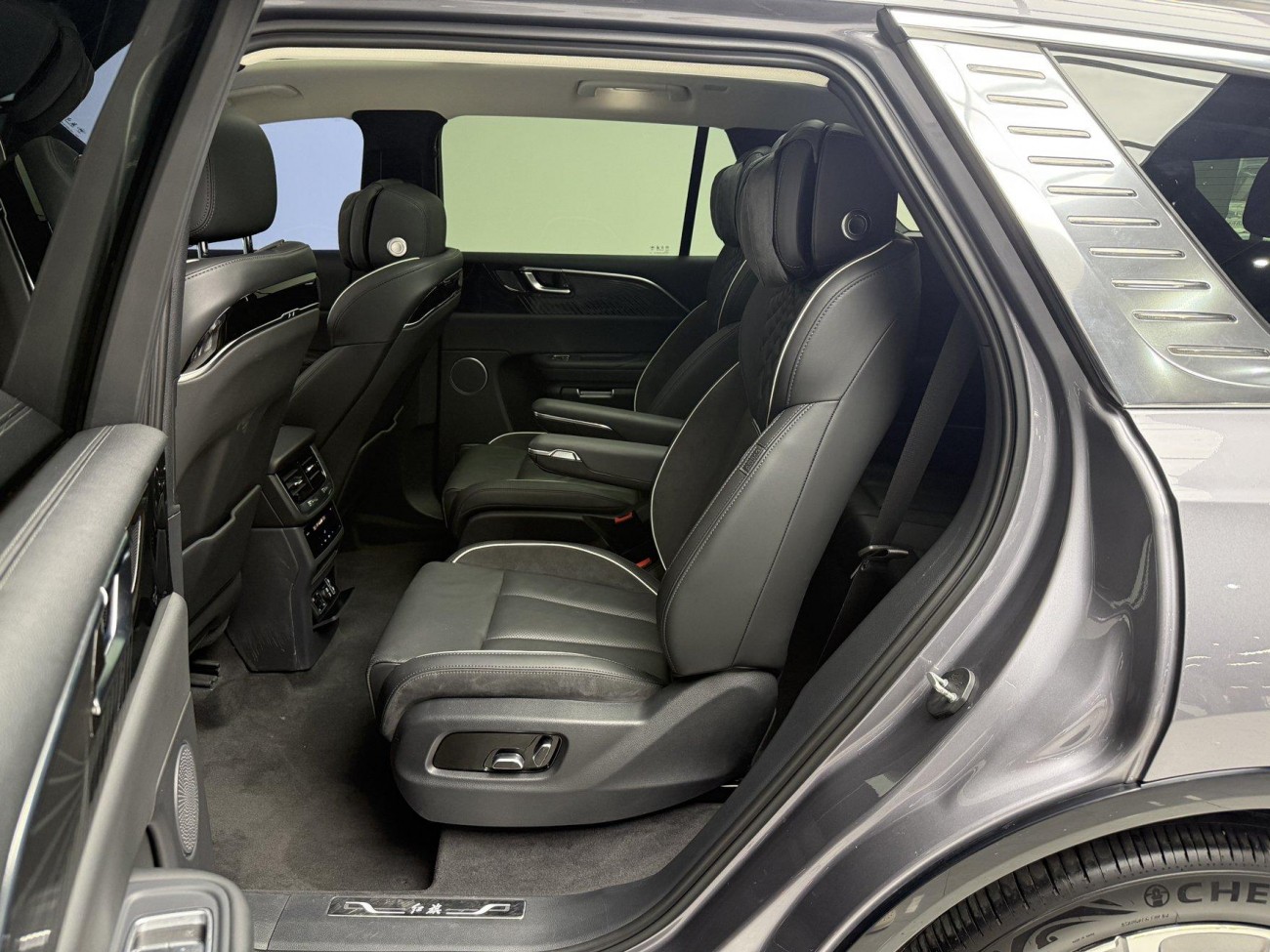 Hongqi E-HS9 2023