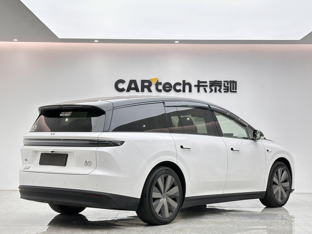 Li Auto i8 2025