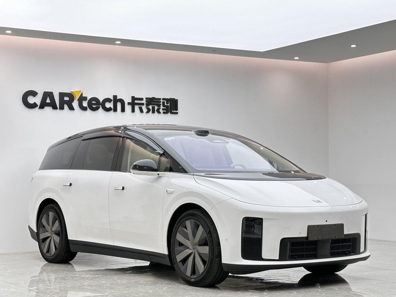 Li Auto i8 2025