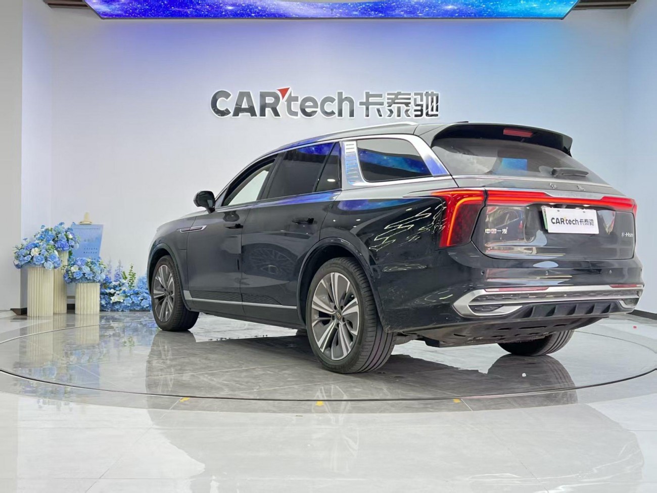 Hongqi E-HS9 2023