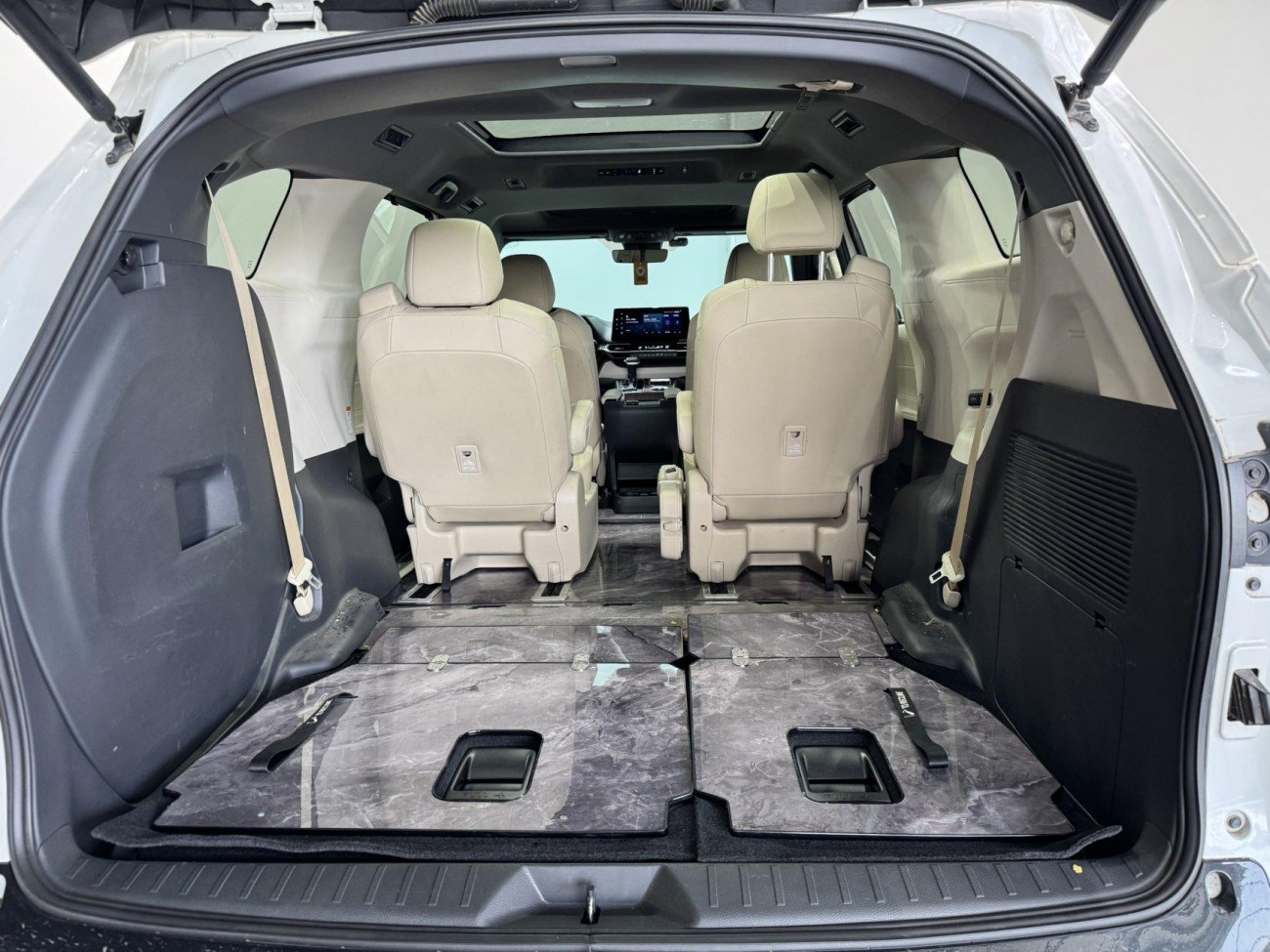 Toyota Granvia 2024