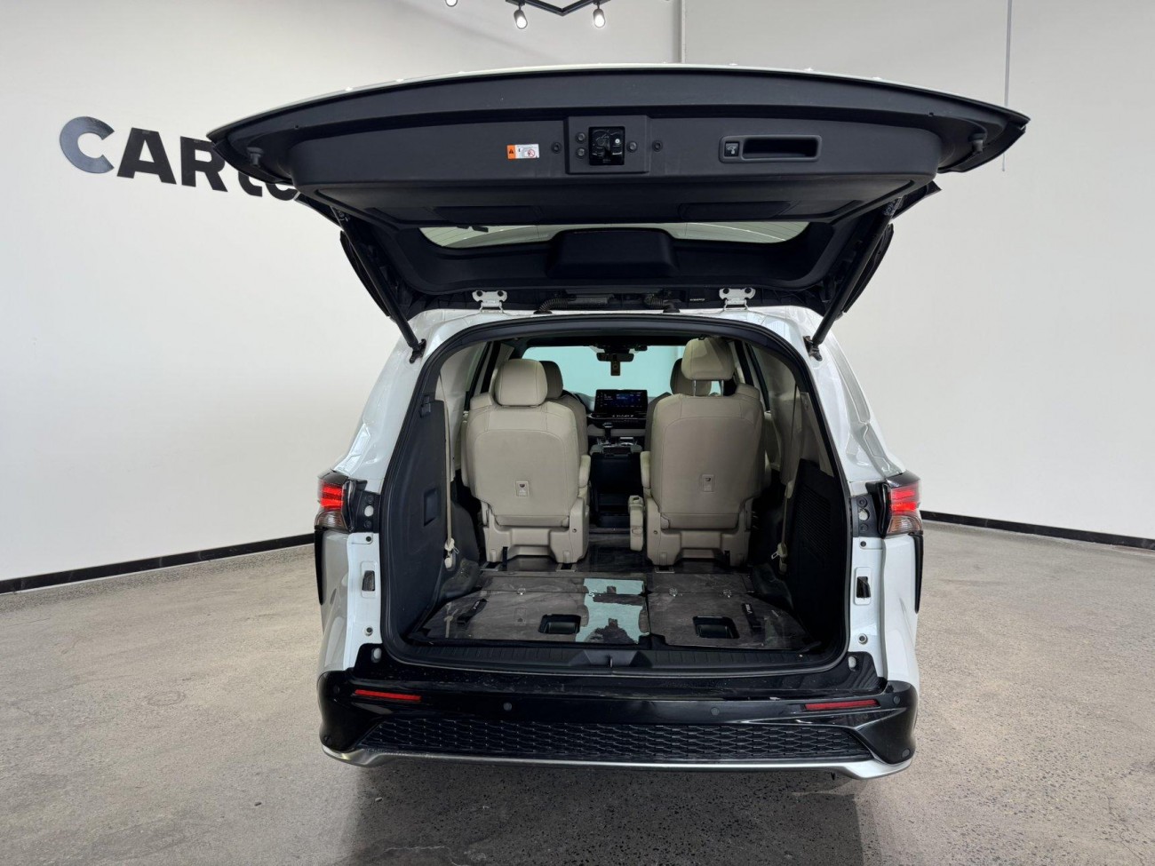 Toyota Granvia 2024