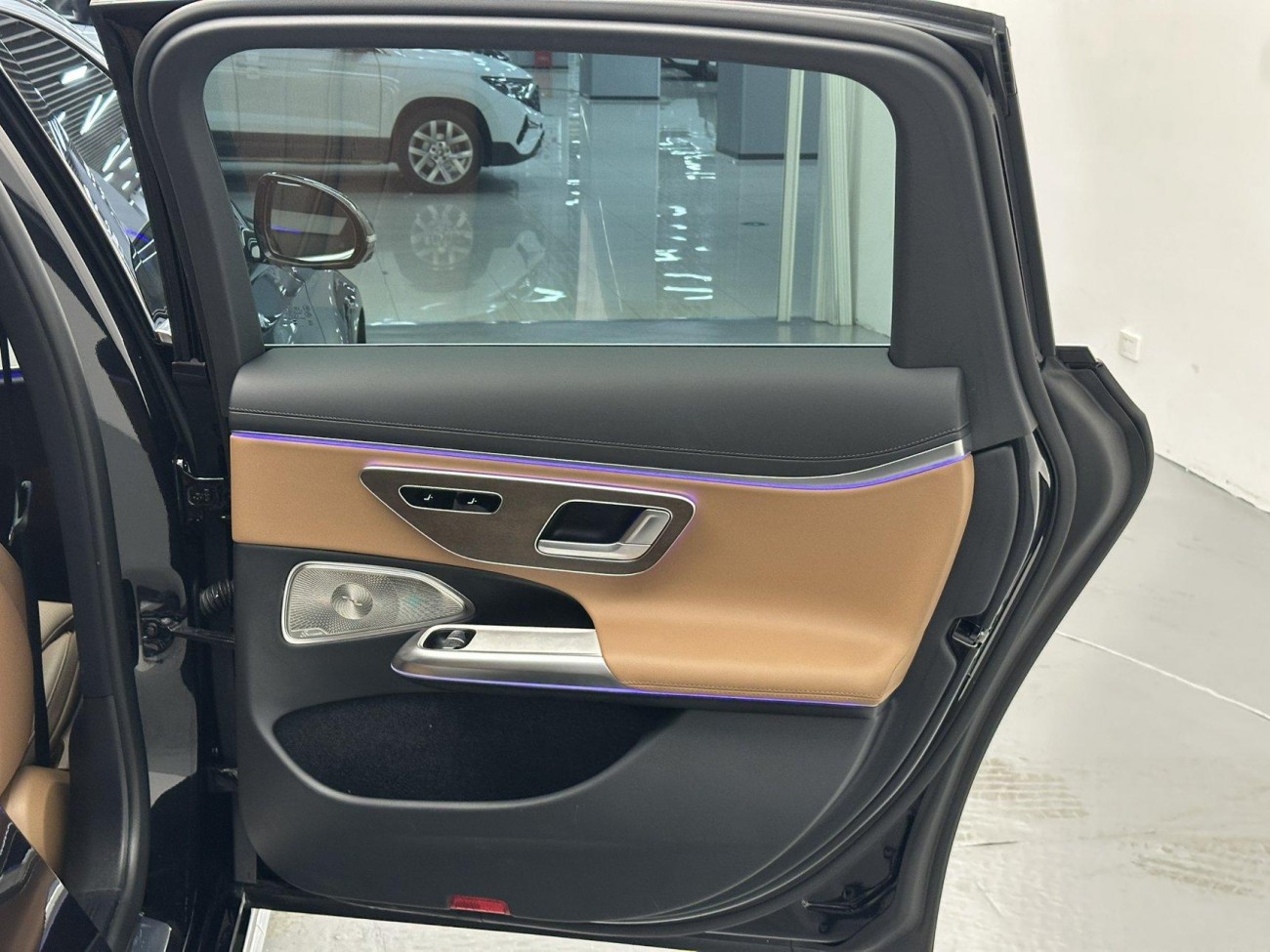 Mercedes-Benz E 300 L 2025