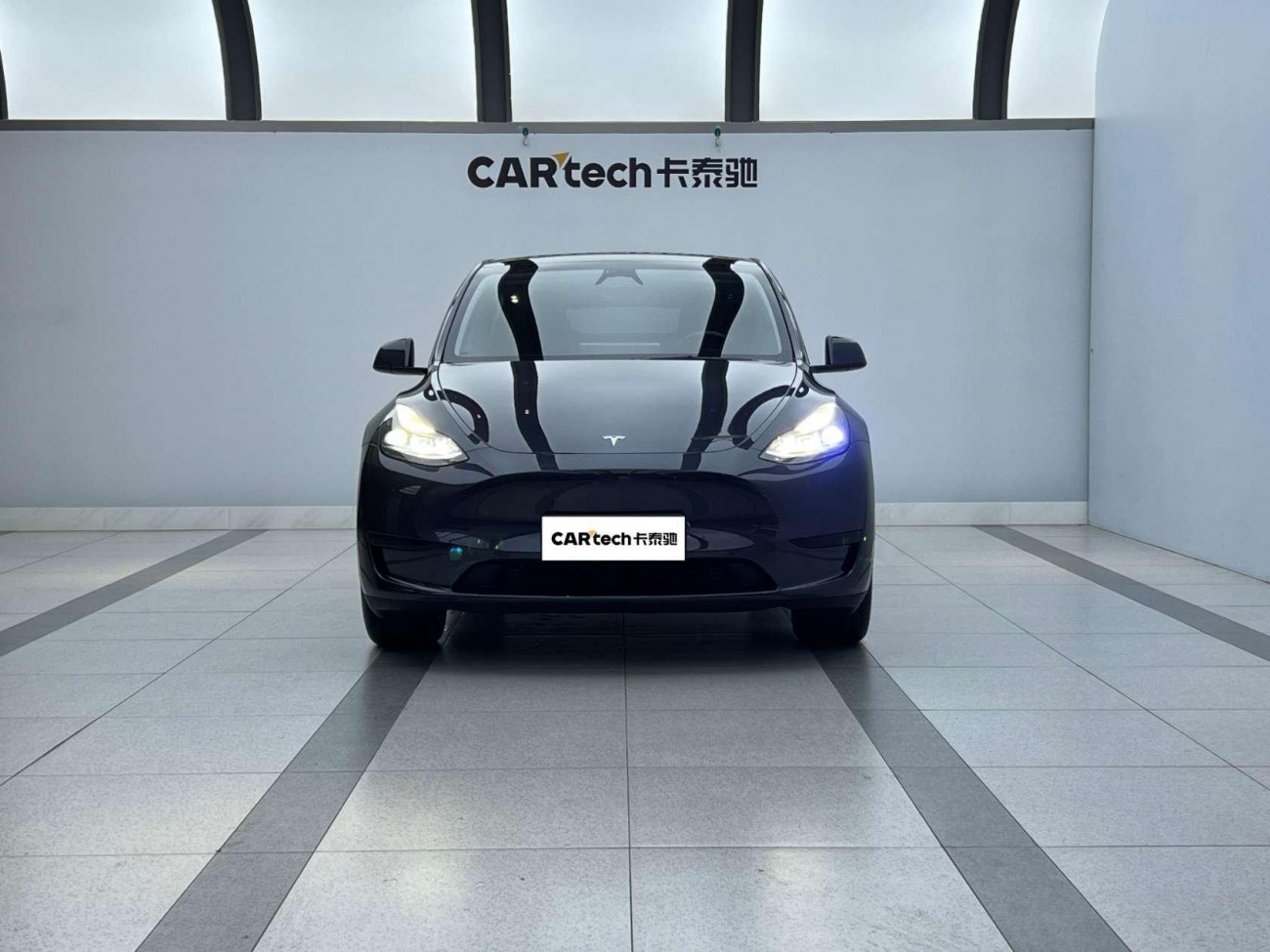 Tesla Model Y 2024