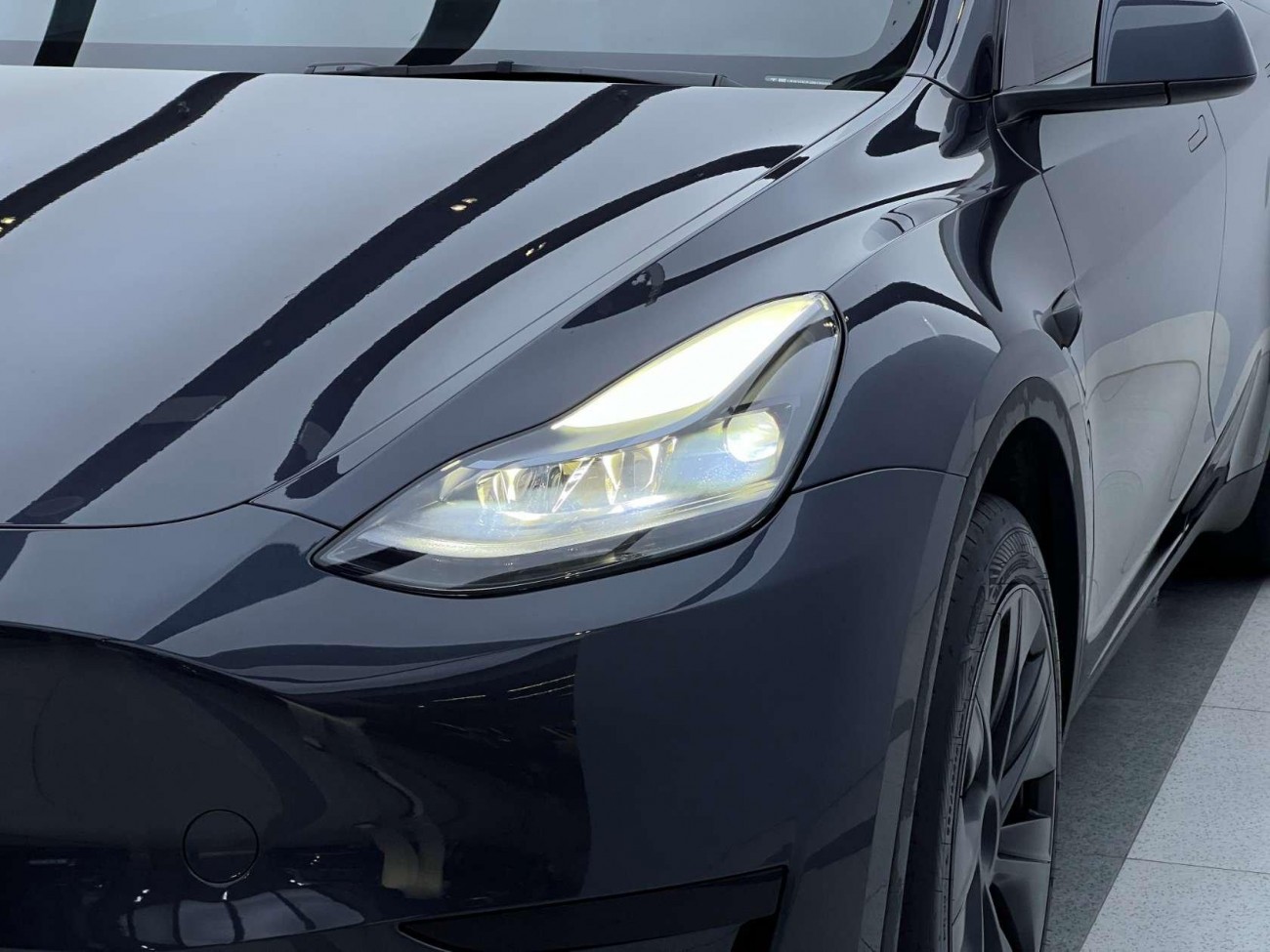 Tesla Model Y 2024