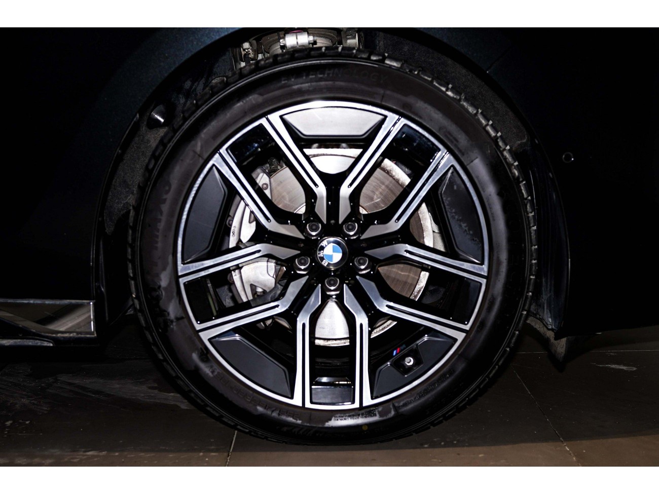 BMW 735Li 2025