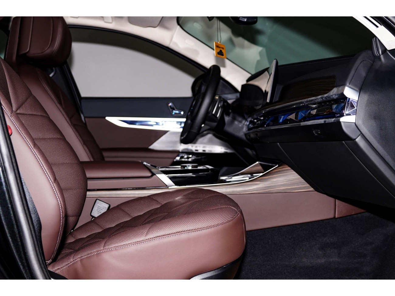 BMW 735Li 2025