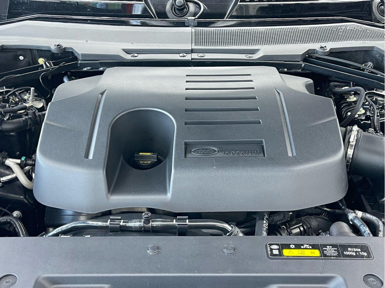 Land Rover Defender 2021