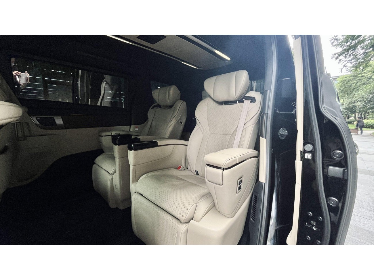 Toyota Alphard 2024