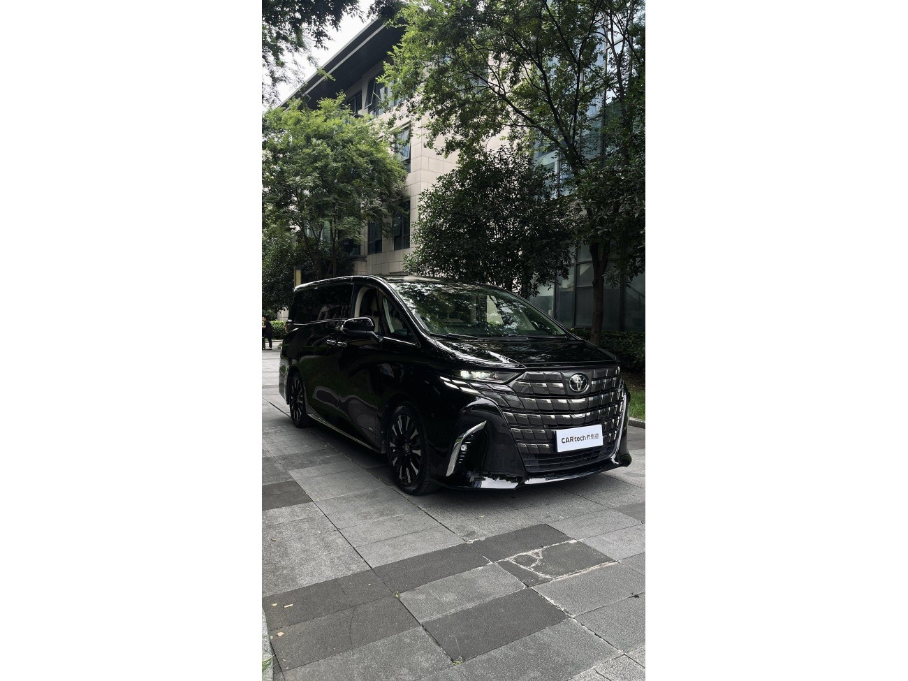 Toyota Alphard 2024