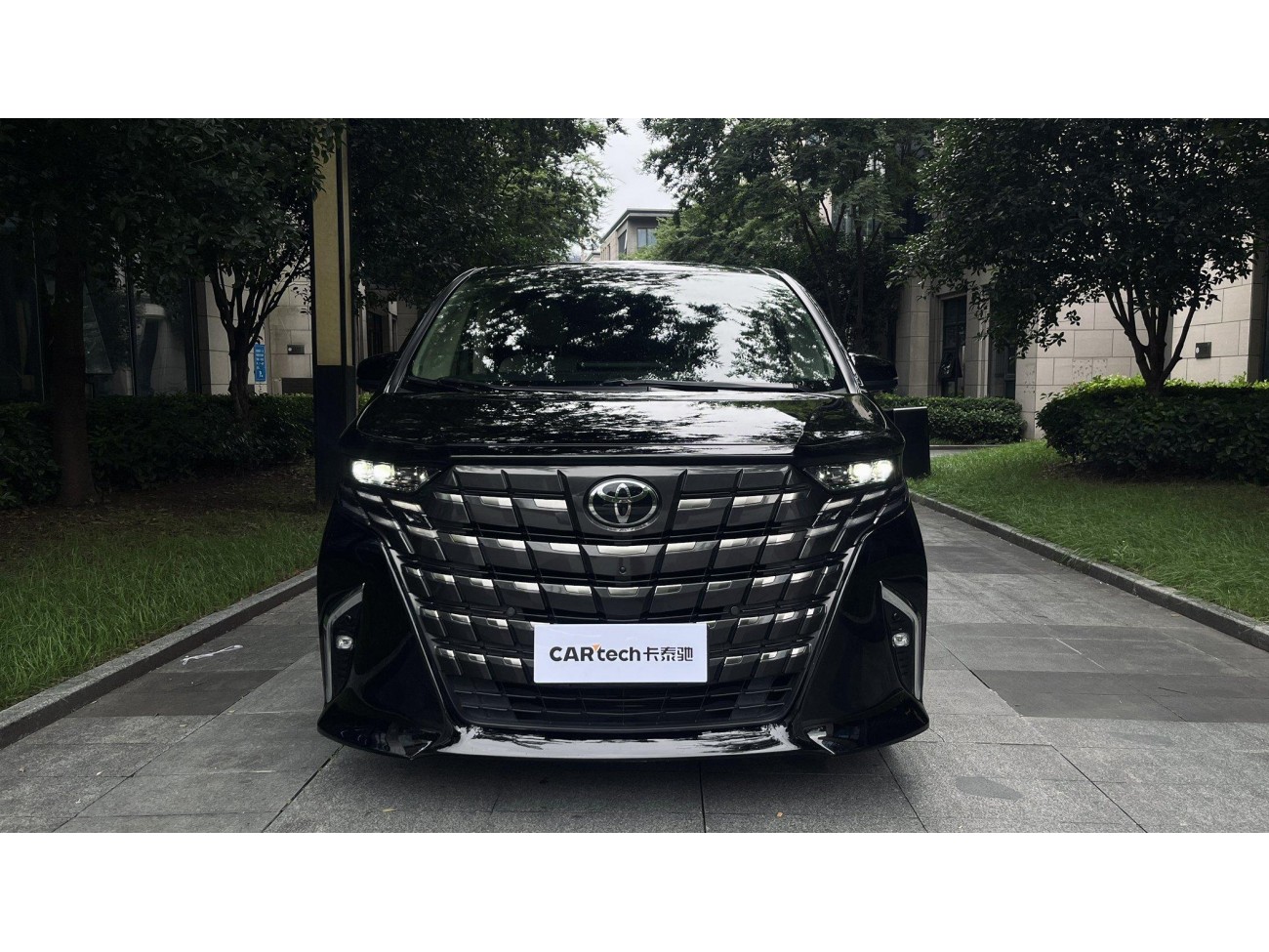 Toyota Alphard 2024