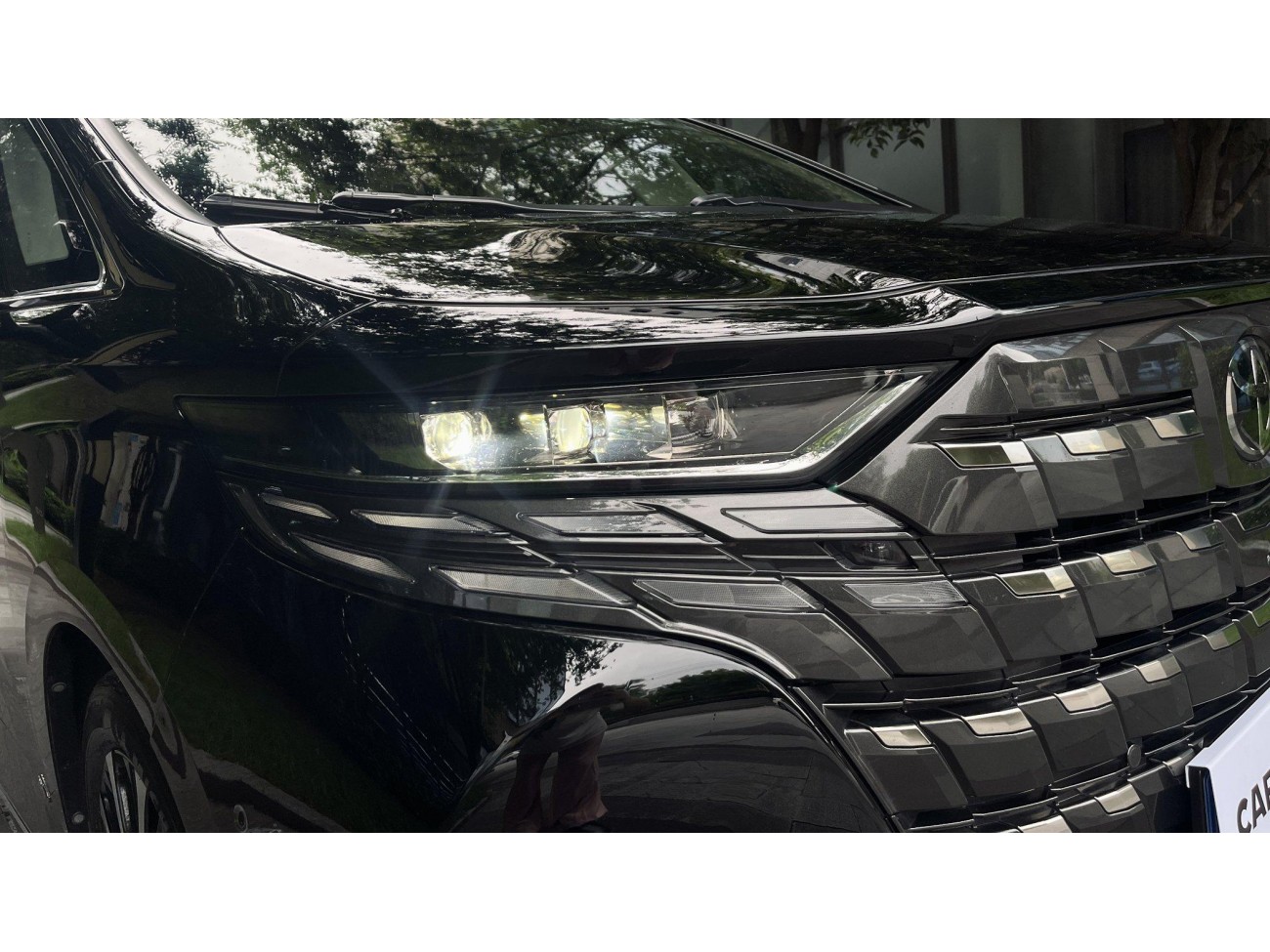 Toyota Alphard 2024