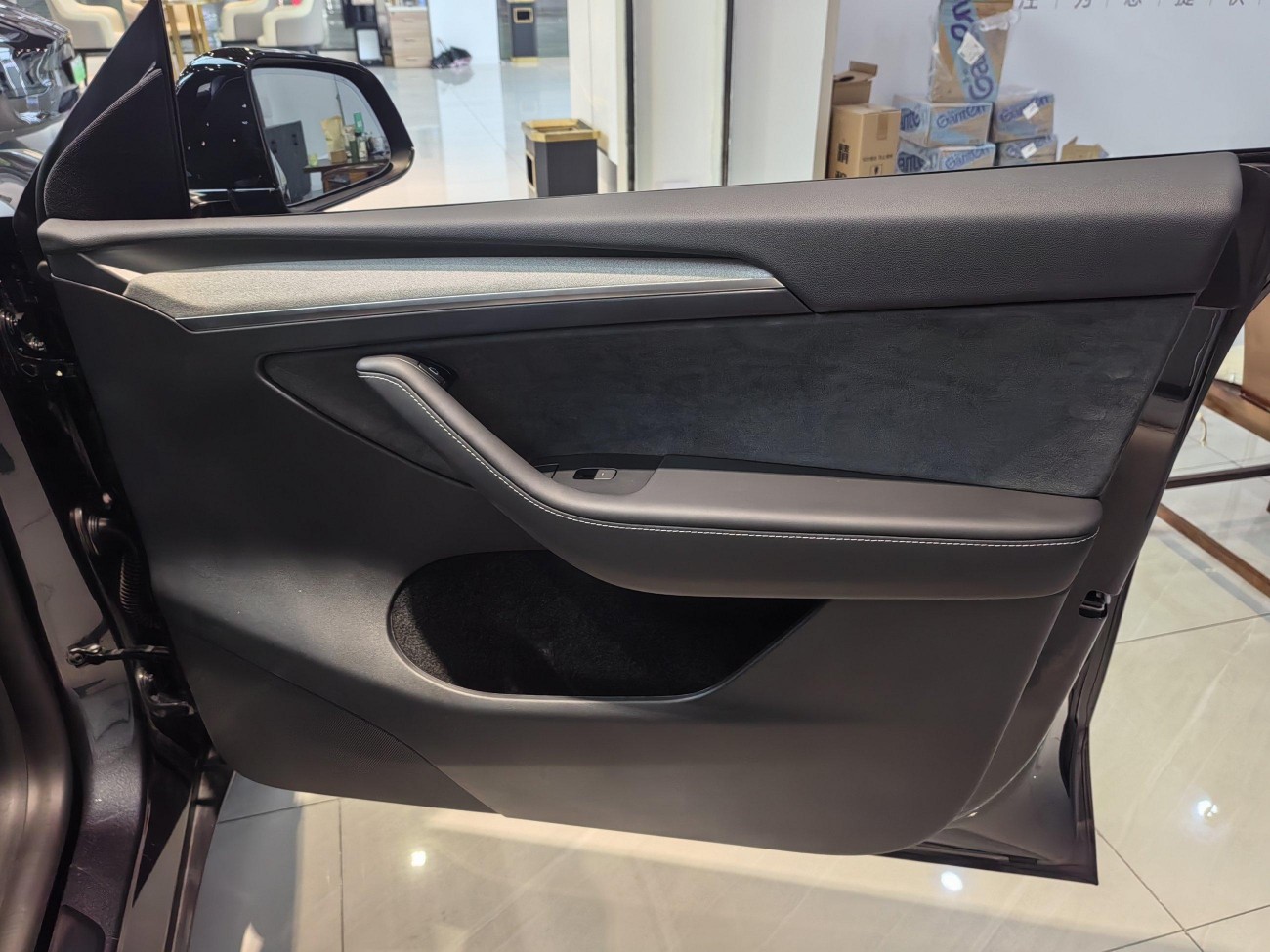 Tesla Model Y 2024
