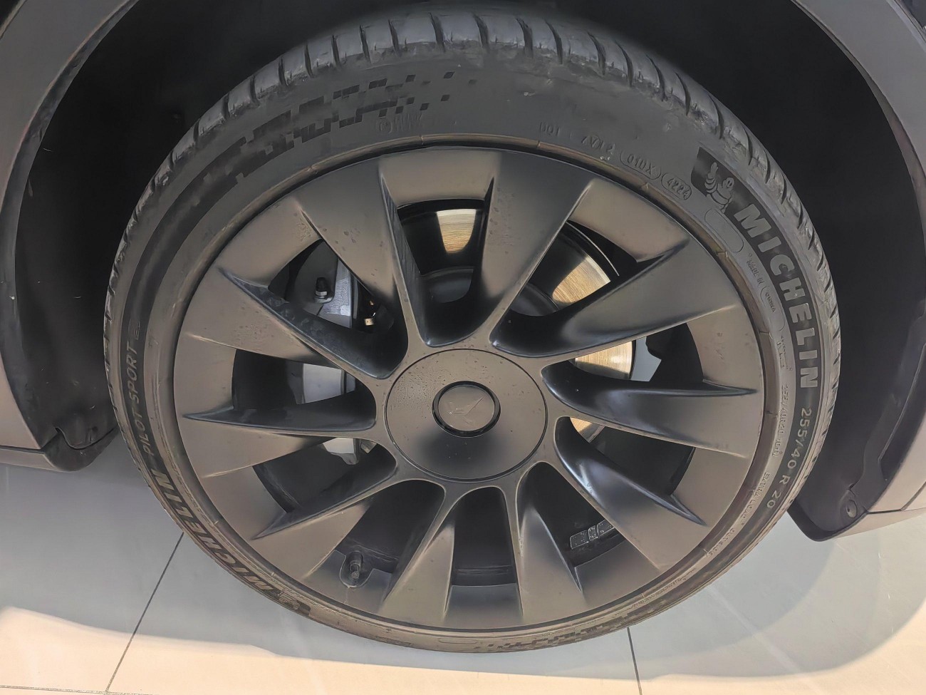 Tesla Model Y 2024