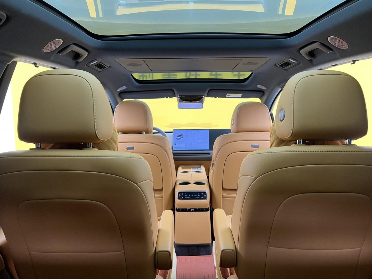 Li Auto i8 2025