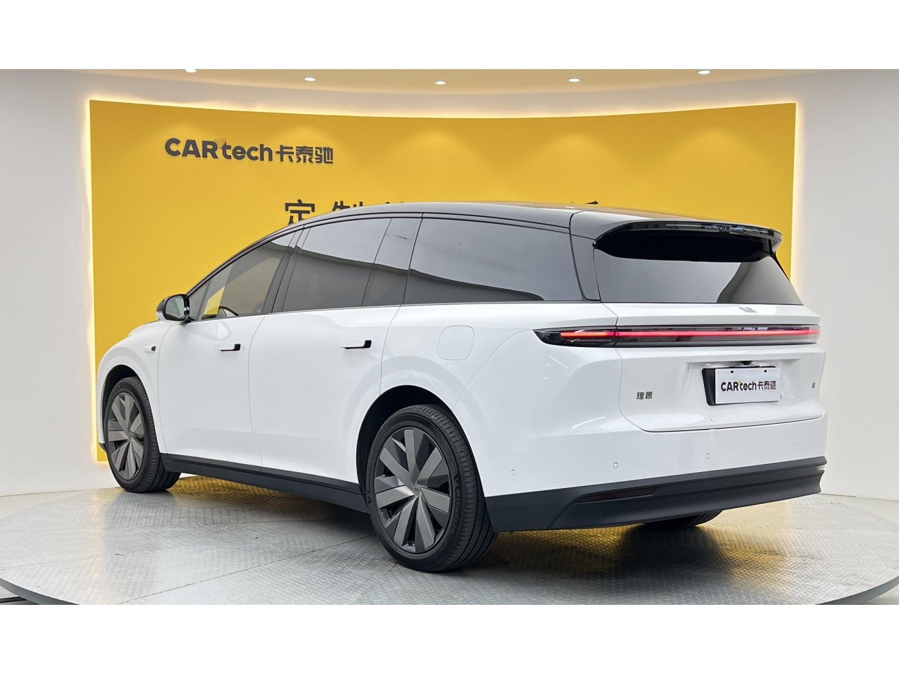 Li Auto i8 2025