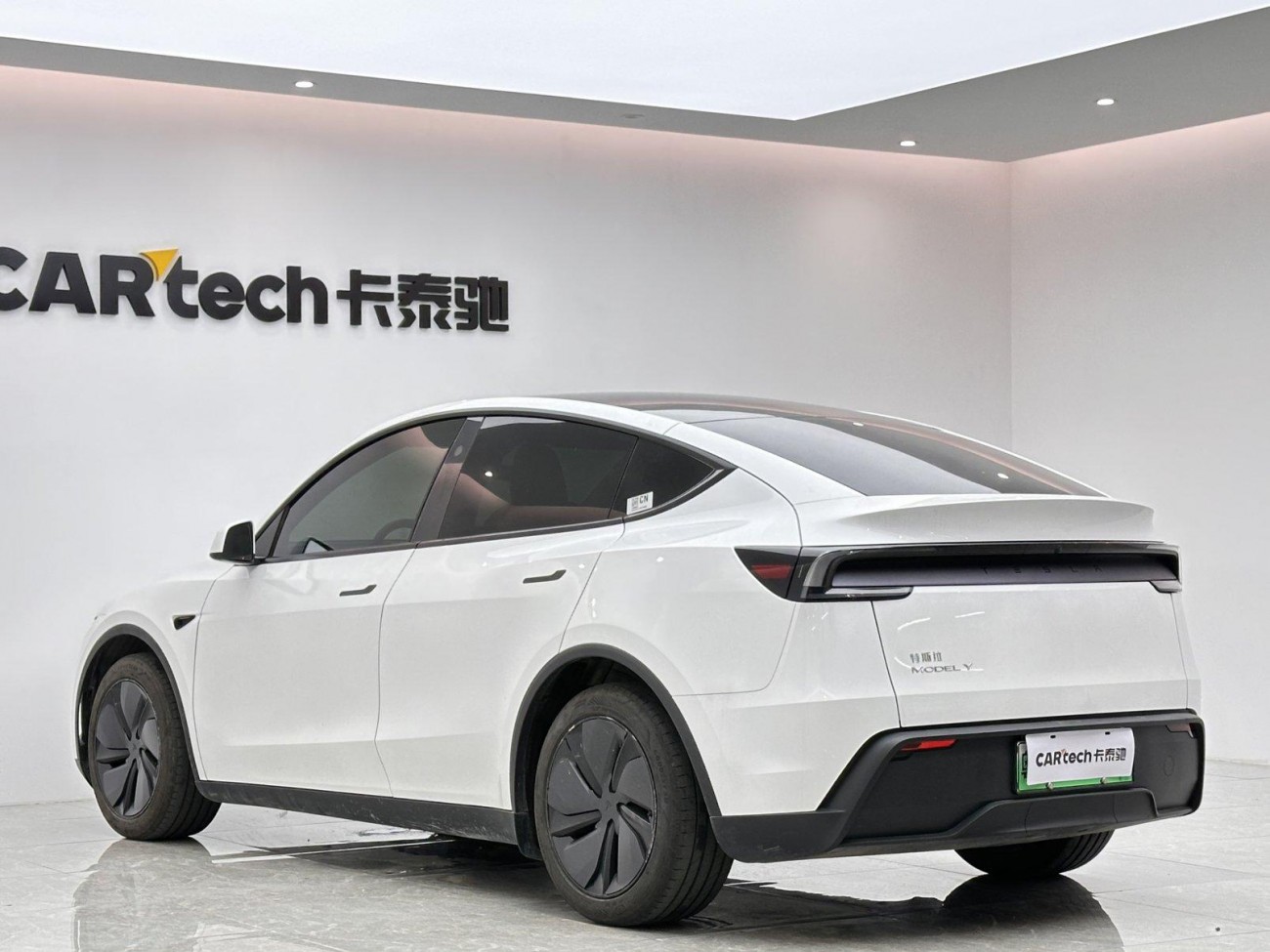 Tesla Model Y 2025