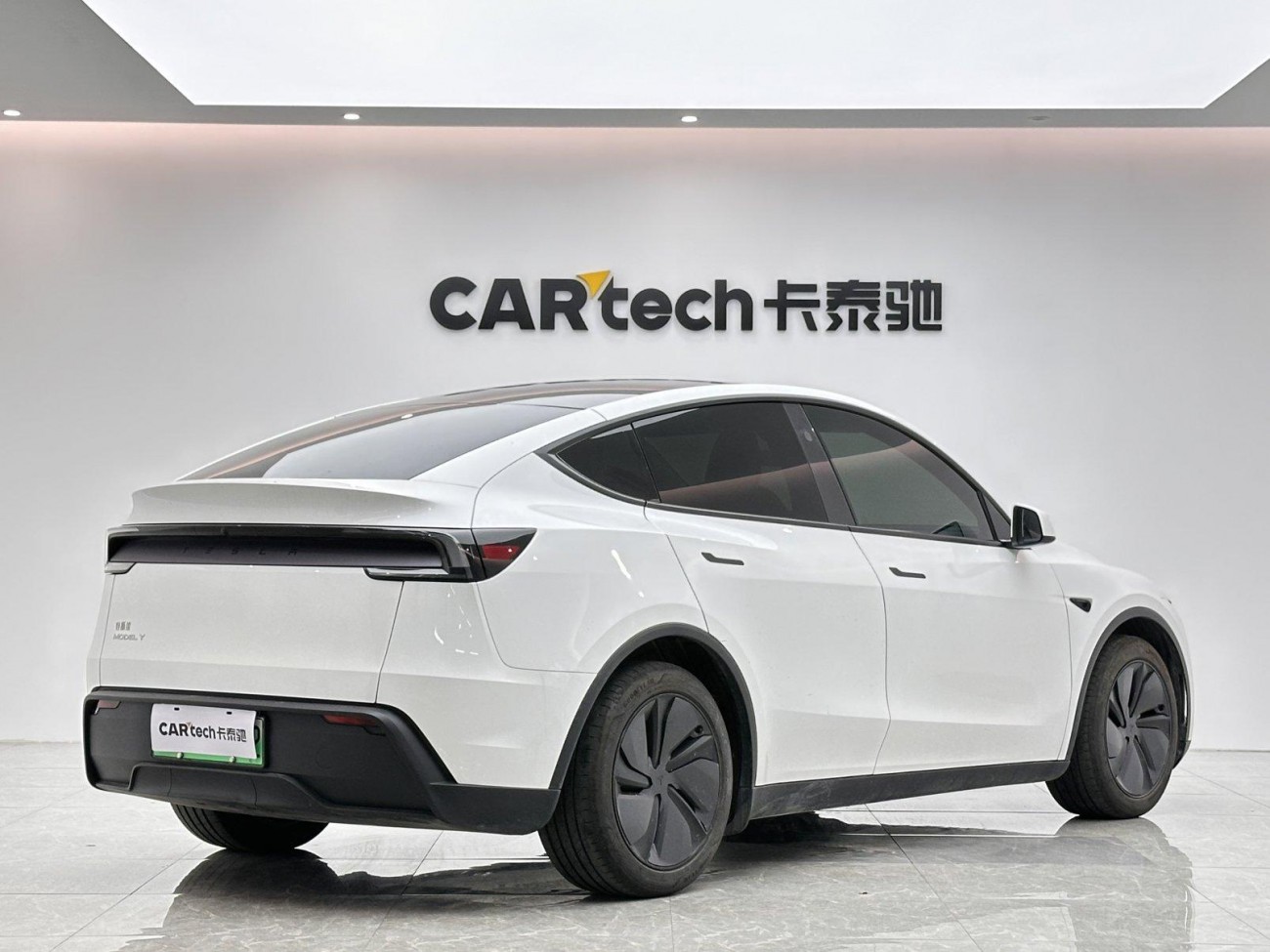 Tesla Model Y 2025