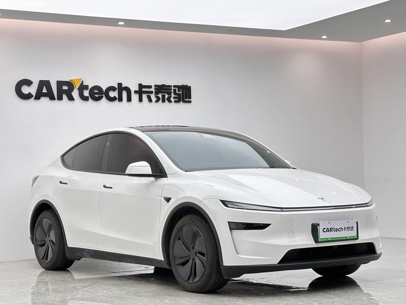 Tesla Model Y 2025