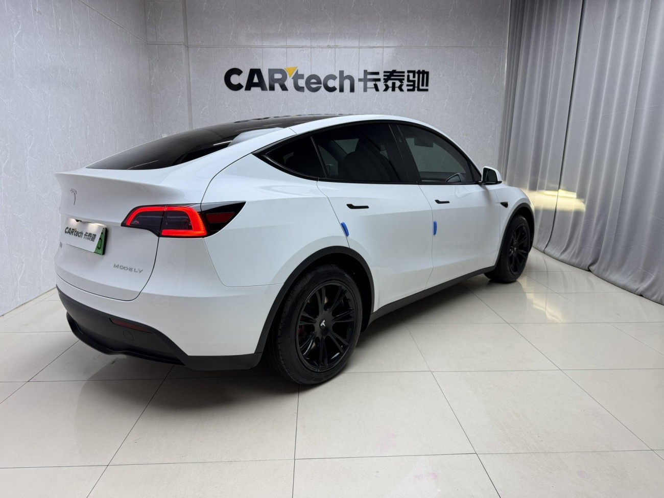 Tesla Model Y 2024