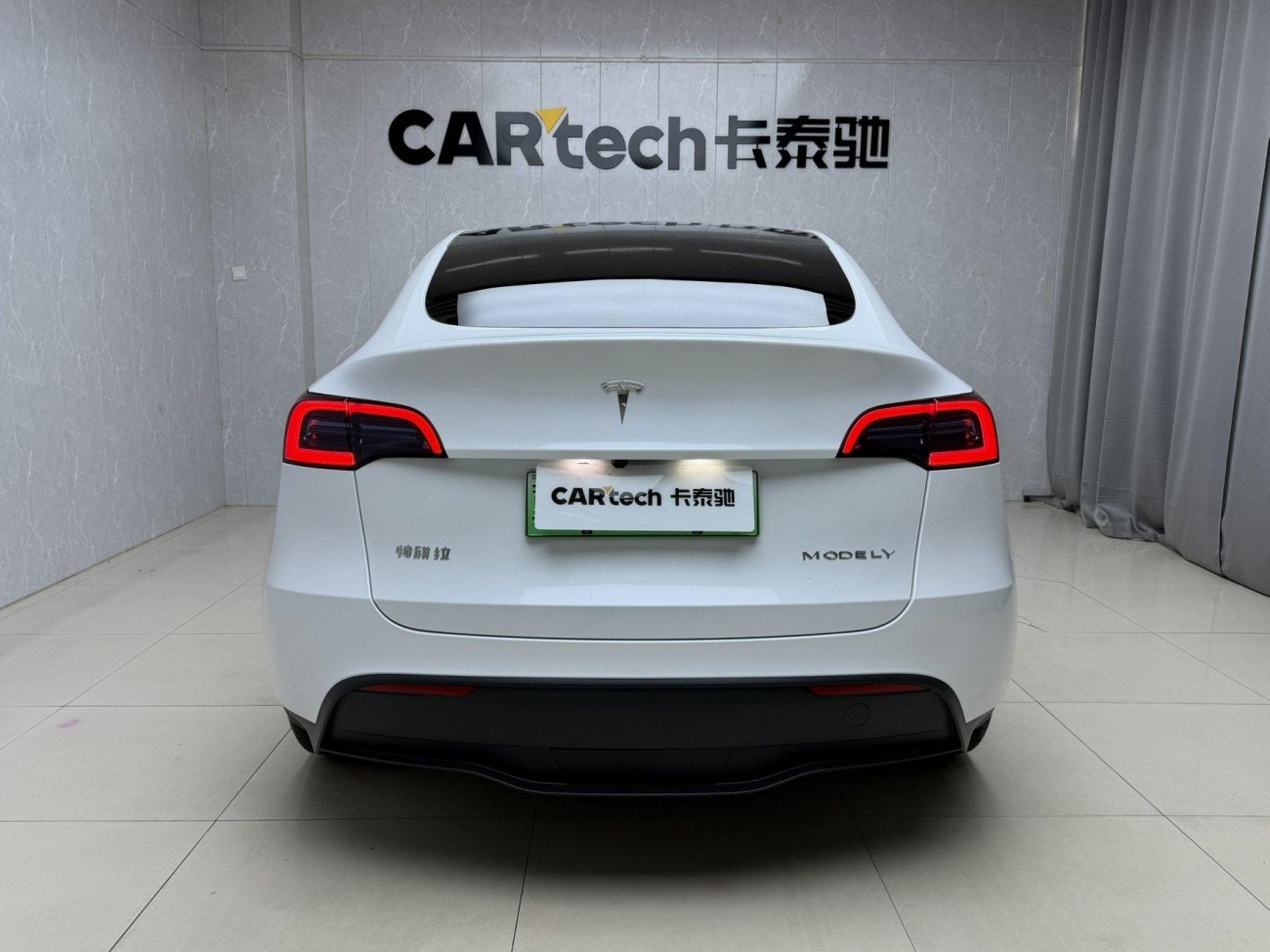 Tesla Model Y 2024