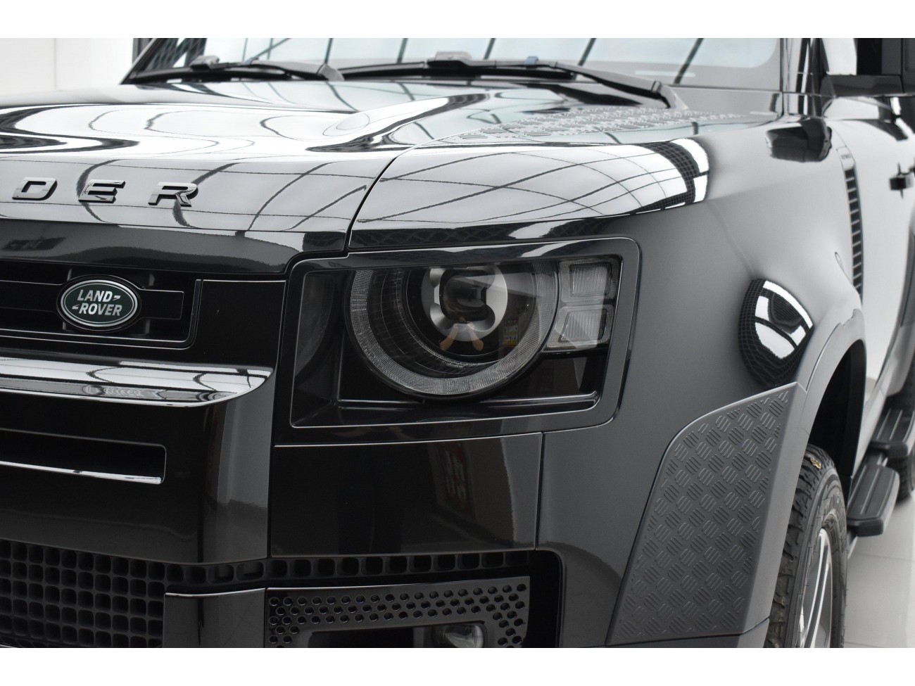 Land Rover Defender 2023