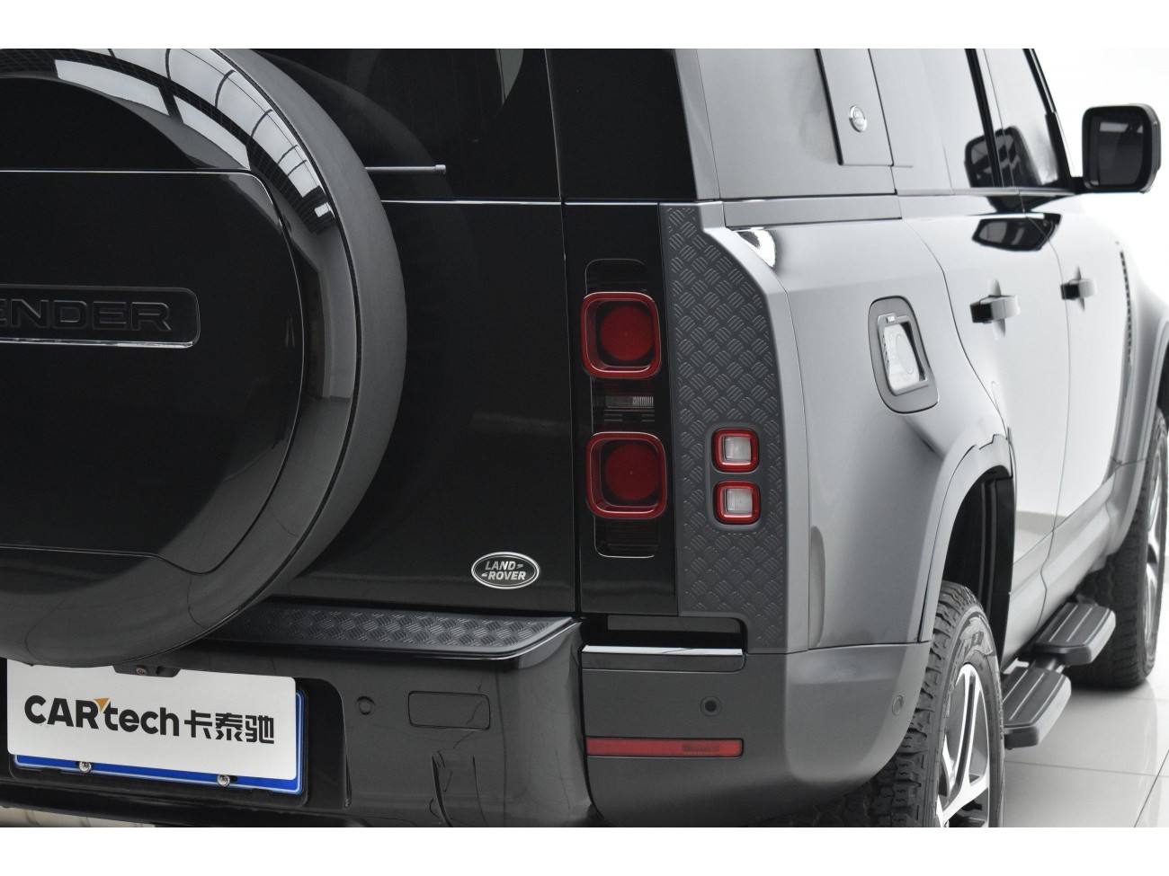 Land Rover Defender 2023