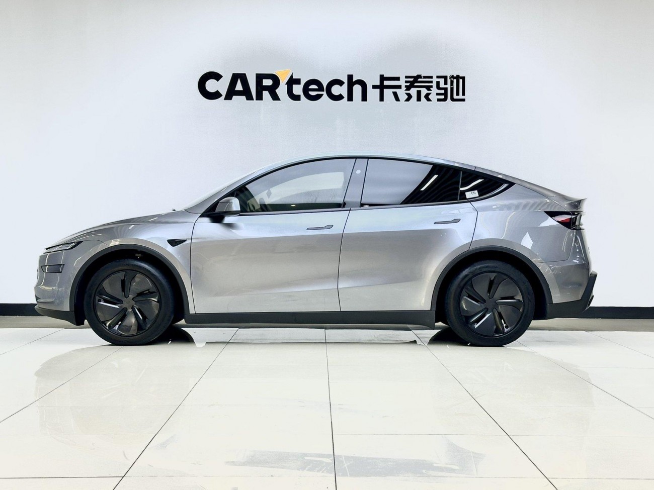 Tesla Model Y 2025