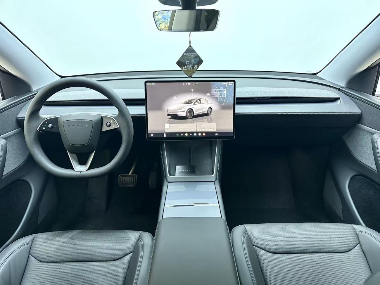 Tesla Model Y 2025