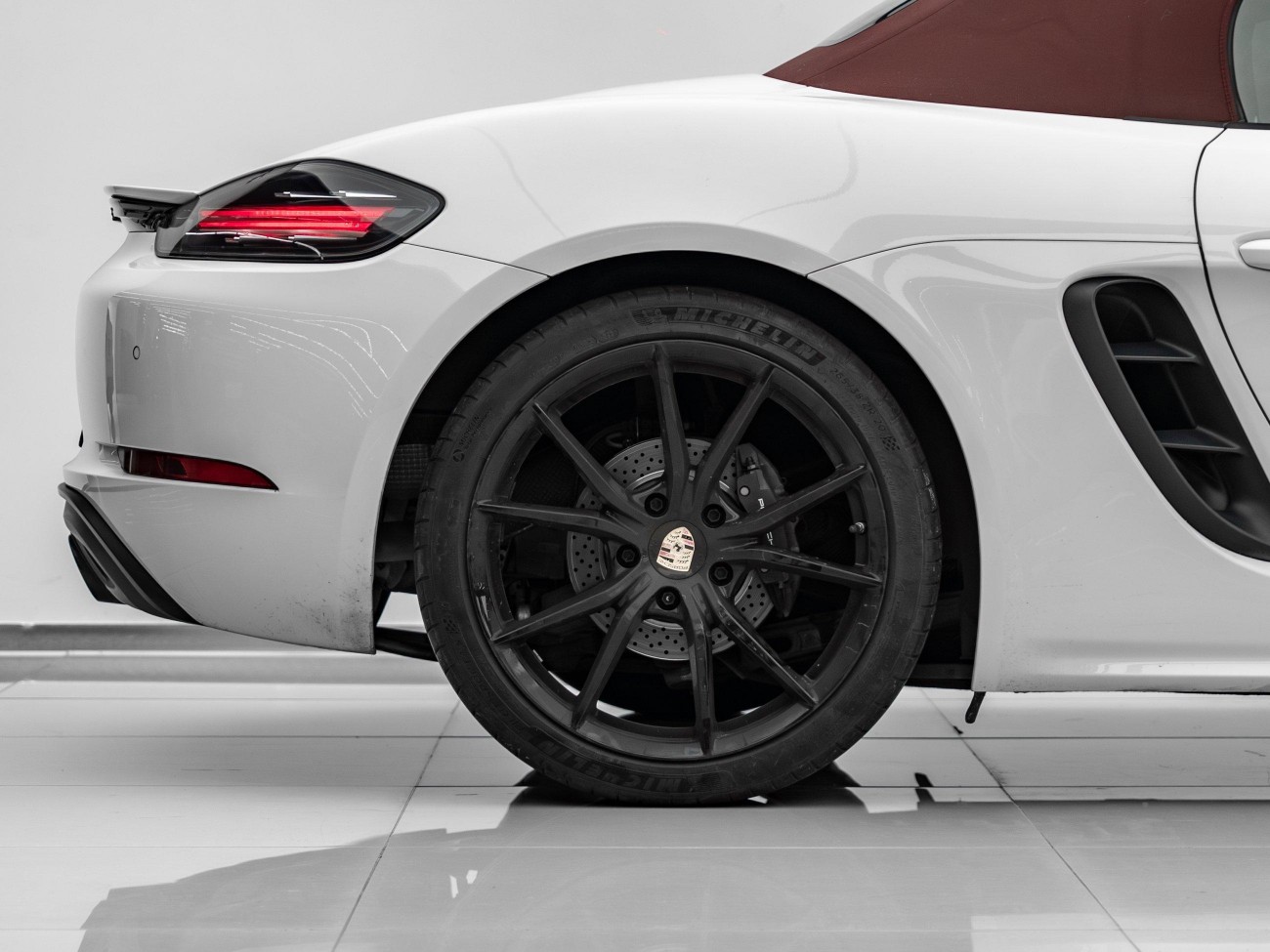 Porsche Cayman 2023