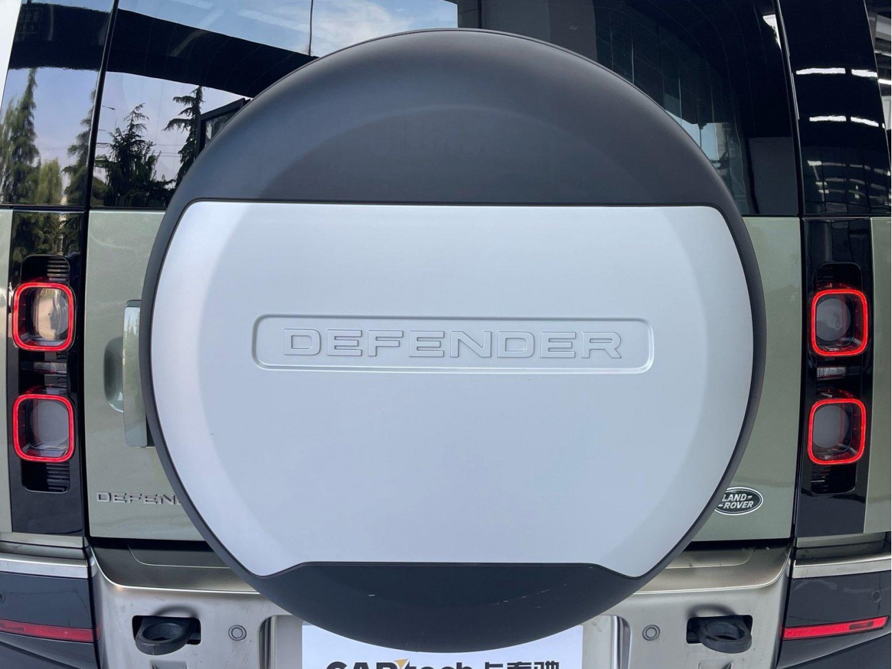 Land Rover Defender 2021